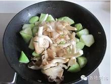 丝瓜蘑菇炒鸡蛋